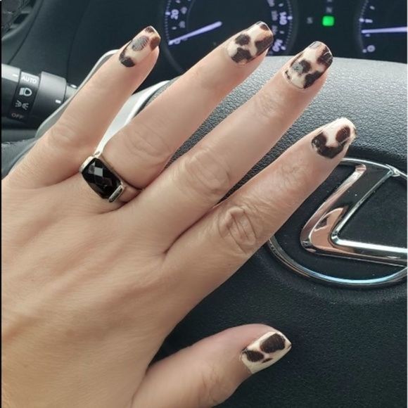 Color Street | Show and Shell, tortoise design nail strips - Picture 3 of 10